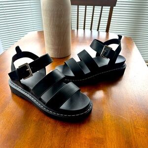 Wild Fable Women’s Low Platform Strap Sandals Lug Sole Slides, Black 9